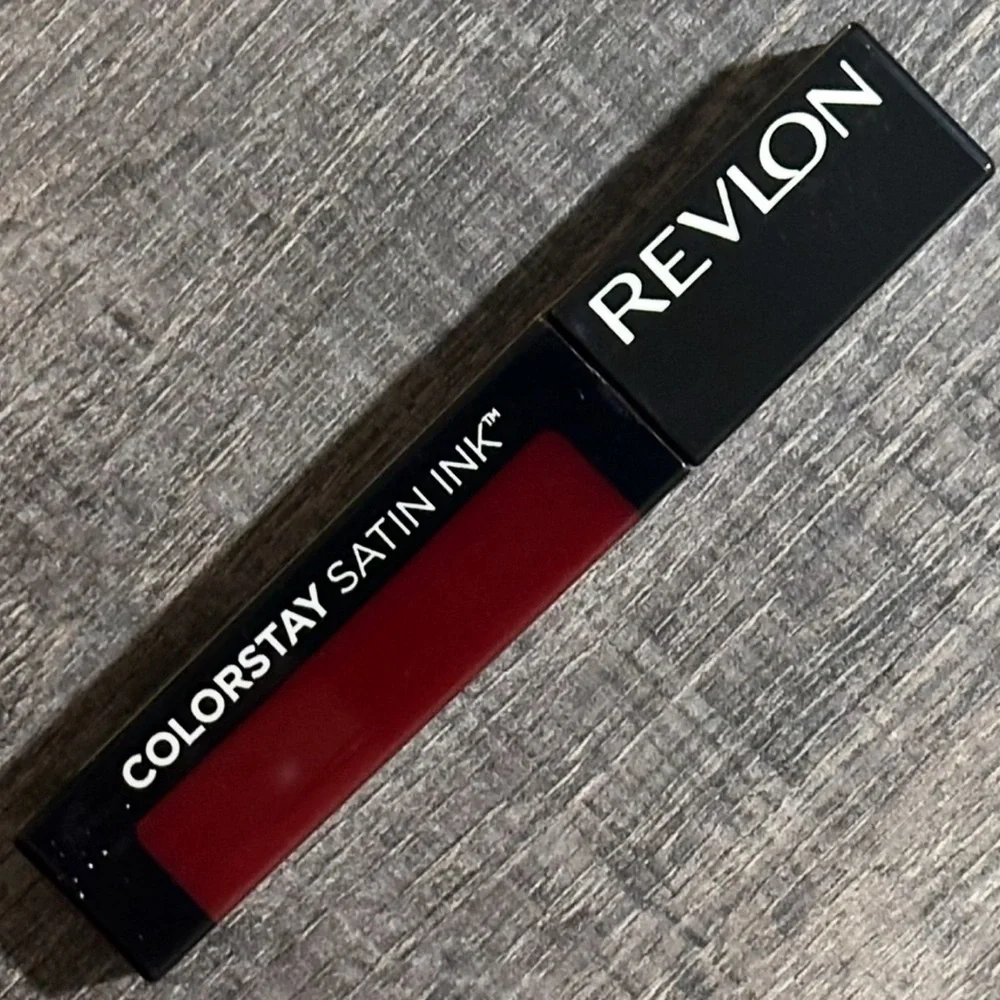 💞 New Revlon ColorStay Satin Ink Crown Jewels Liquid Lipstick in Regal Ruby